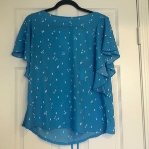 ⭐️PRICE DROP⭐️ LOFT beautiful flowy blue blouse